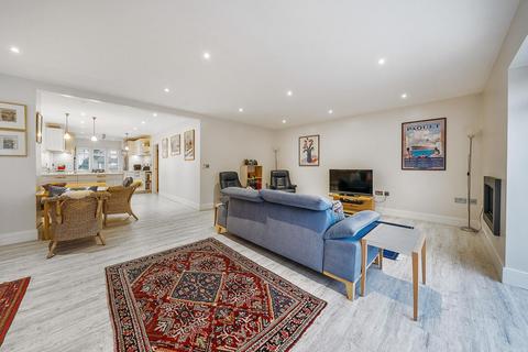 12 Edgefield Close, Beckenham, BR3 1DJ
