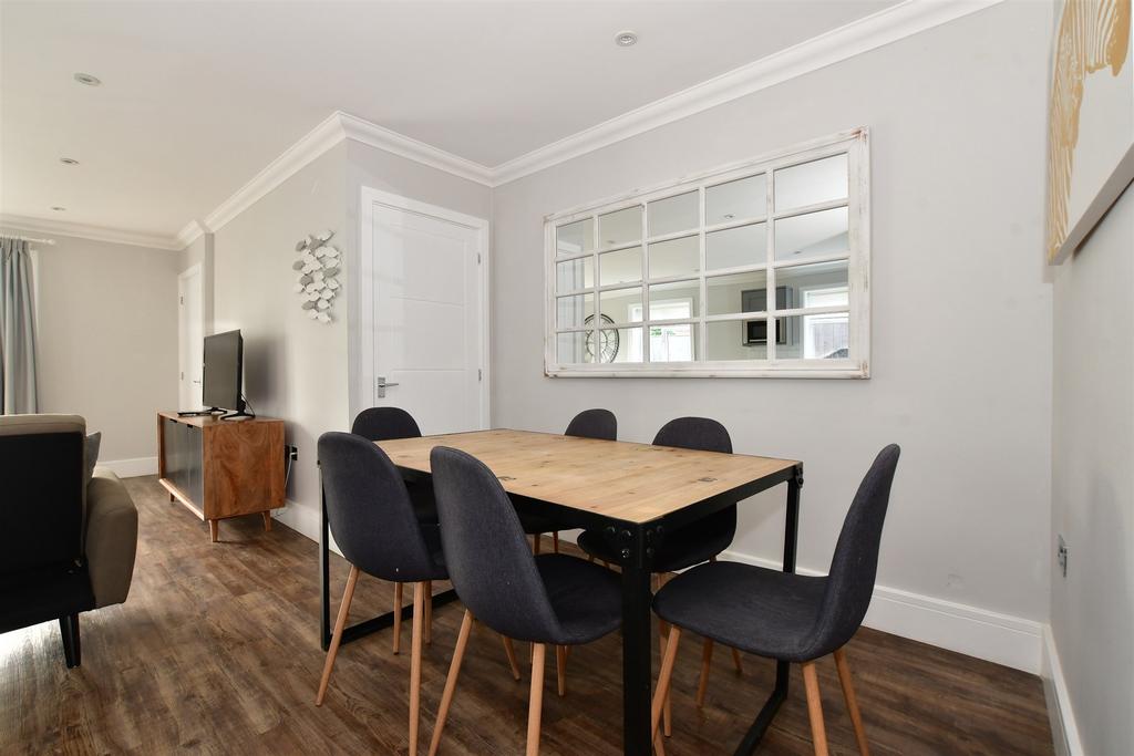 Kitchen/Dining Area