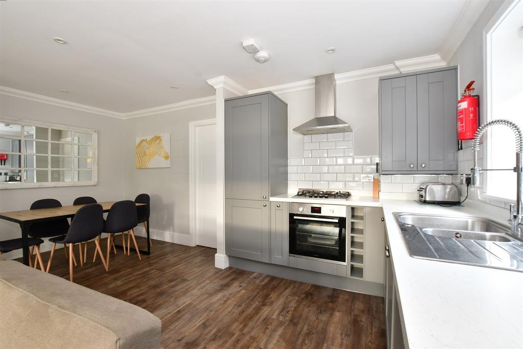 Kitchen/Dining Area