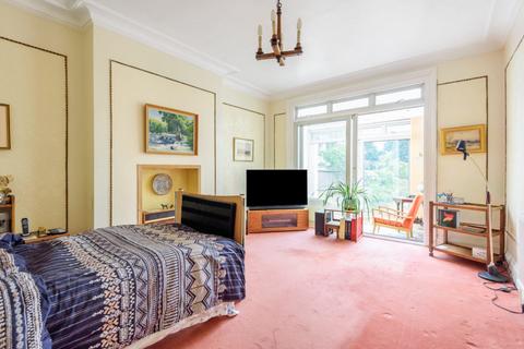29 Carbery Avenue, London, W3 9AD