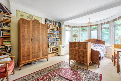 29 Carbery Avenue, London, W3 9AD