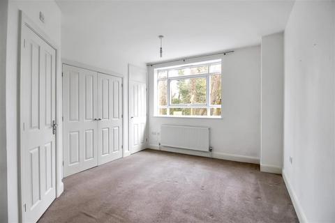 8 Compton Place, Bordon, GU35 0GZ