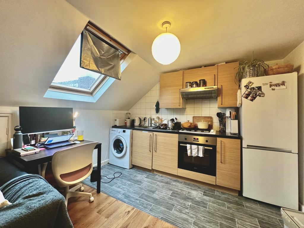 Two Bedrooms Flat to Rent in Tooting