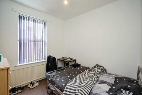 5 bedroom semi-detached house to rent, Penelope Street, Salford