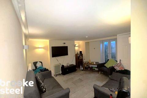 5 bedroom semi-detached house to rent, Penelope Street, Salford