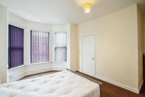 5 bedroom semi-detached house to rent, Penelope Street, Salford