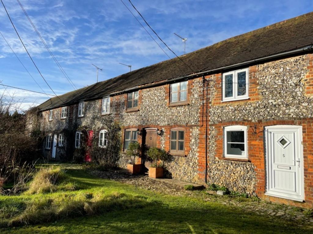Long Row, Moat Lane, Great Missenden, HP16 2 bed character property for