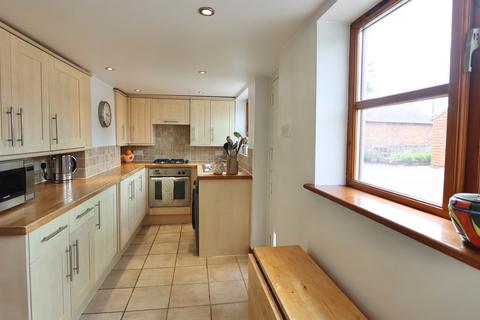 2 bedroom character property for sale, Long Row, Moat Lane, Great Missenden, HP16