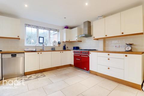 4 bedroom detached house for sale, Stour Close, Harwich