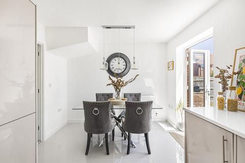 3 bedroom semi-detached house for sale, Queens Row, Grove, OX12