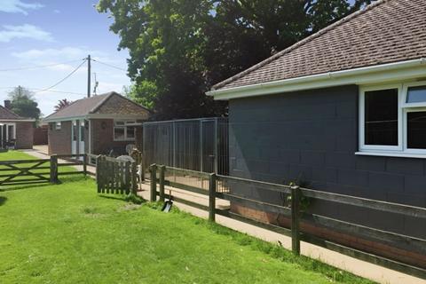 2 bedroom detached bungalow for sale, The Moors, KIDLINGTON, OX5