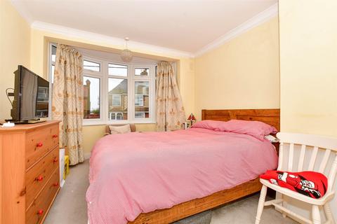 6 King Arthurs Drive, Strood, Rochester, ME2 3LZ