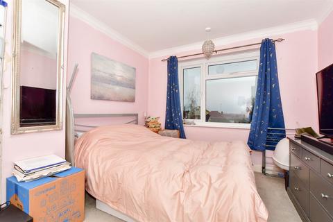 6 King Arthurs Drive, Strood, Rochester, ME2 3LZ