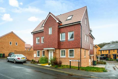 4 bedroom semi-detached house for sale, Basingstoke,  Hampshire,  RG24