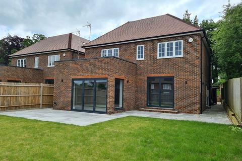 4 bedroom detached house for sale, Leatherhead Road, Great Bookham KT23