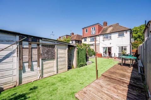 22 Carstairs Road, London, SE6 2SN