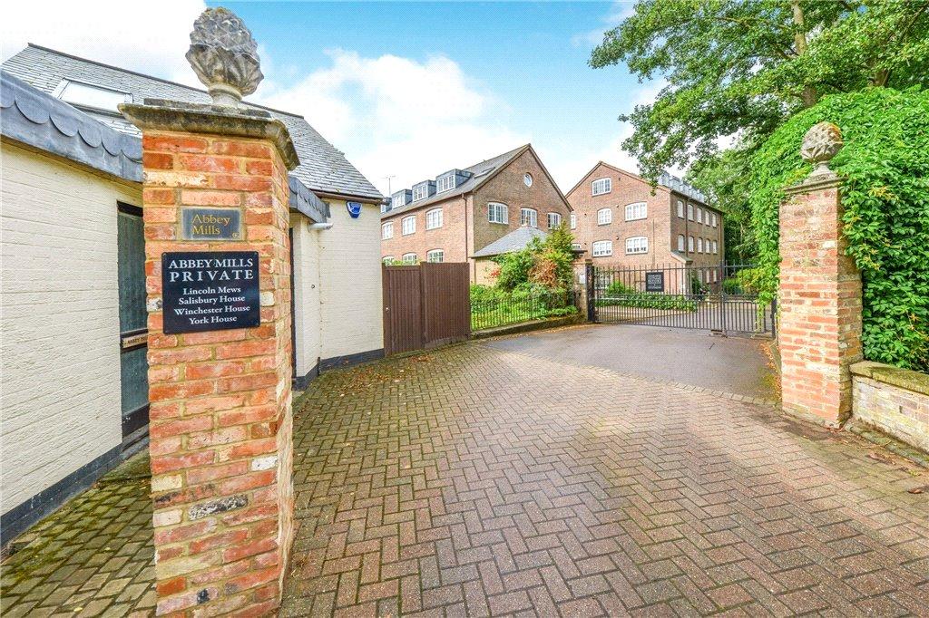 Abbey Mill Lane, St. Albans... 2 bed apartment £400,000