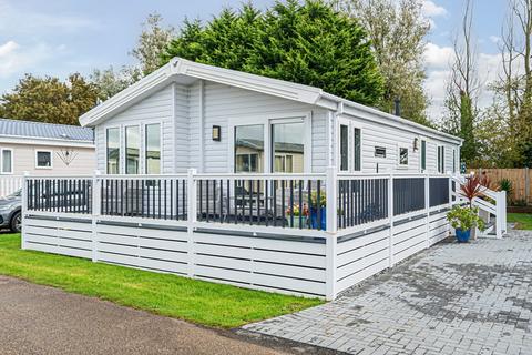 2 bedroom bungalow for sale, Goodwood Drive, Vinnetrow, Chichester