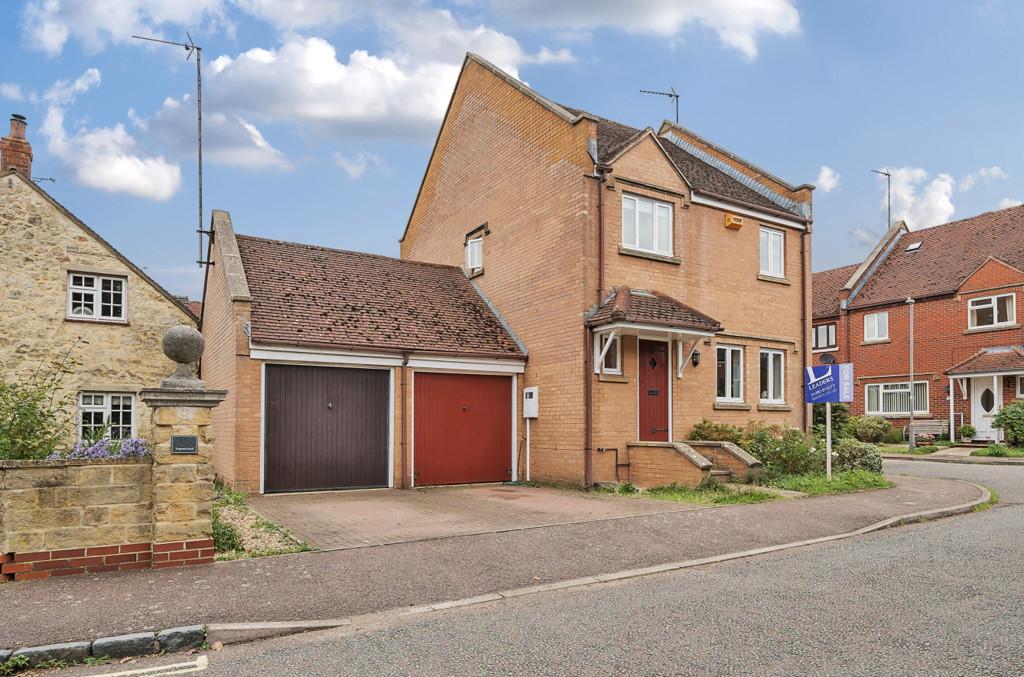Fishers Field, Buckingham... 4 bed detached house £415,000