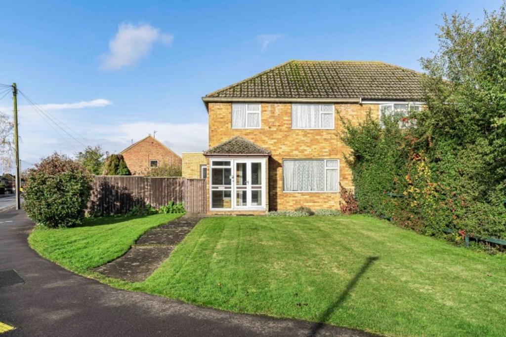 South Avenue, Kidlington, OX5 3 bed semidetached house for sale £450,000