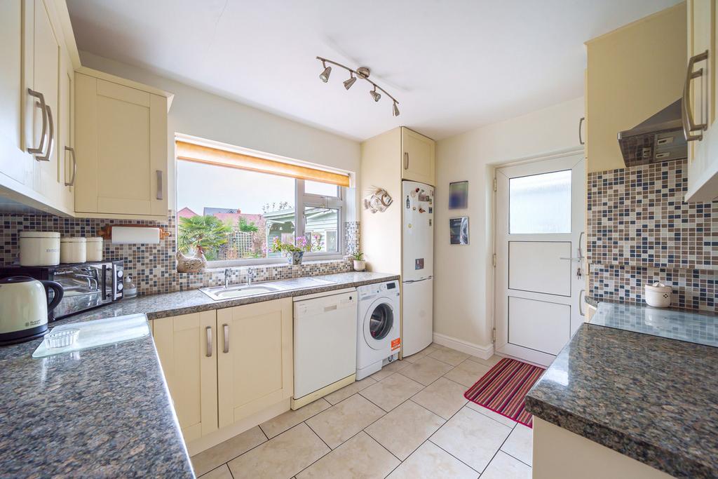 Chiltern Crescent, Wallingford, OX10 3 bed bungalow for sale £550,000