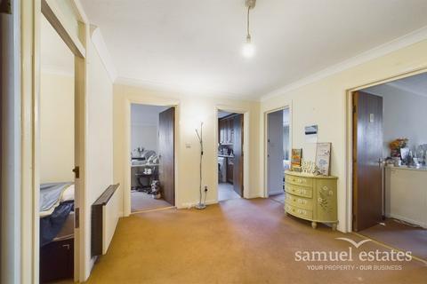 3 bedroom flat for sale, Shannon Court, Tavistock Road, Croydon, CR0