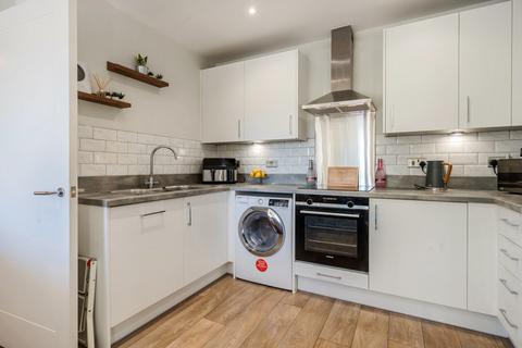 1 bedroom apartment for sale, Thornton Close, Leatherhead, Surrey