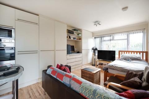 74 Brookers Close, Ashtead, KT21 2JT