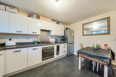 48 Wenlock Way, Manchester, M12 5TG