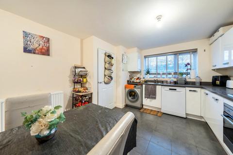 48 Wenlock Way, Manchester, M12 5TG