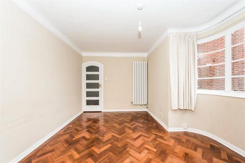 24 Kings Keep, Kingston Upon Thames, KT1 2HP