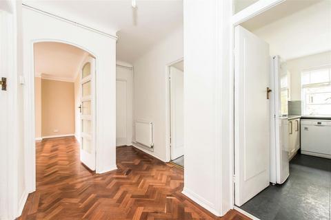 24 Kings Keep, Kingston Upon Thames, KT1 2HP