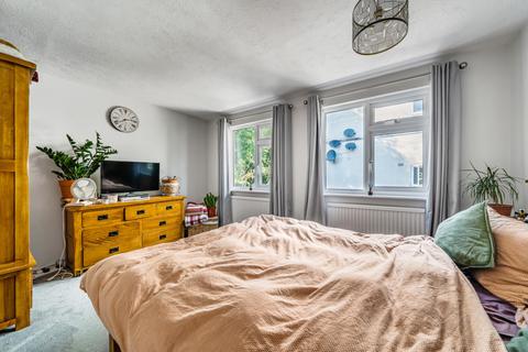 6 Iris Close, Surbiton, KT6 6JR