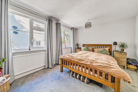 6 Iris Close, Surbiton, KT6 6JR