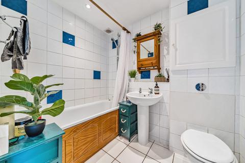 6 Iris Close, Surbiton, KT6 6JR