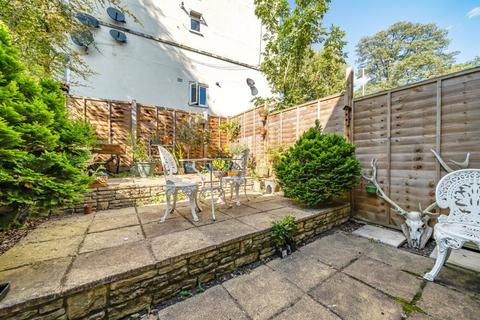 6 Iris Close, Surbiton, KT6 6JR