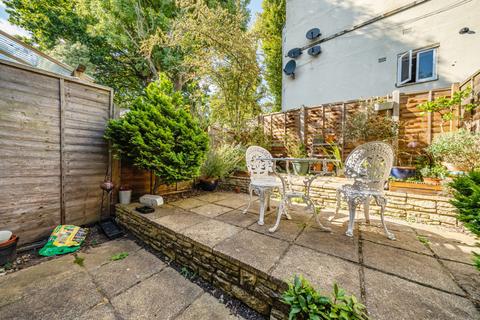 6 Iris Close, Surbiton, KT6 6JR