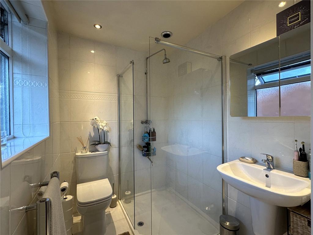 Tennyson Way, Kidderminster, Worcestershire, DY10 4 bed link detached