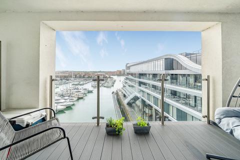 3 bedroom apartment for sale, Maritime Walk, Ocean Village, Southampton