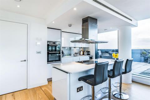3 bedroom apartment for sale, The Hawkins Tower, Ocean Way, Southampton