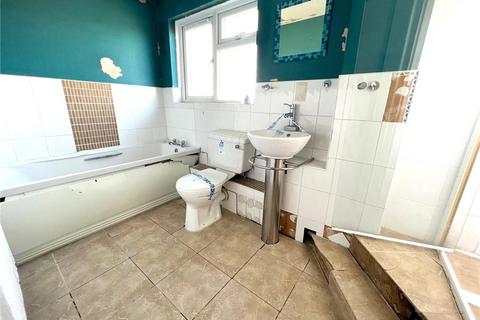 230 Christopher Crescent, Stanley Green, Poole, BH15 3HN