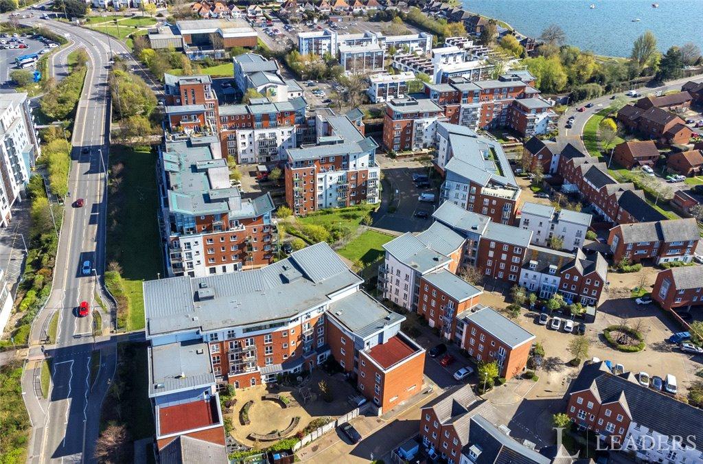 Avenel Way, Poole 2 bed apartment for sale £229,950