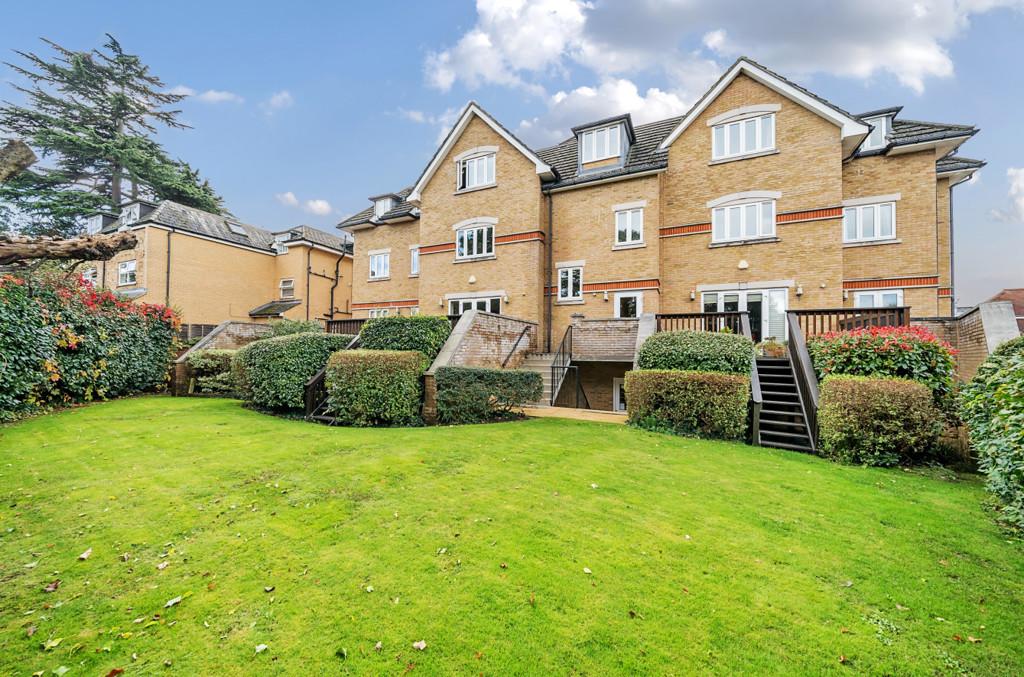 Weir Court, Thames Street, Weybridge 2 bed apartment for sale £400,000