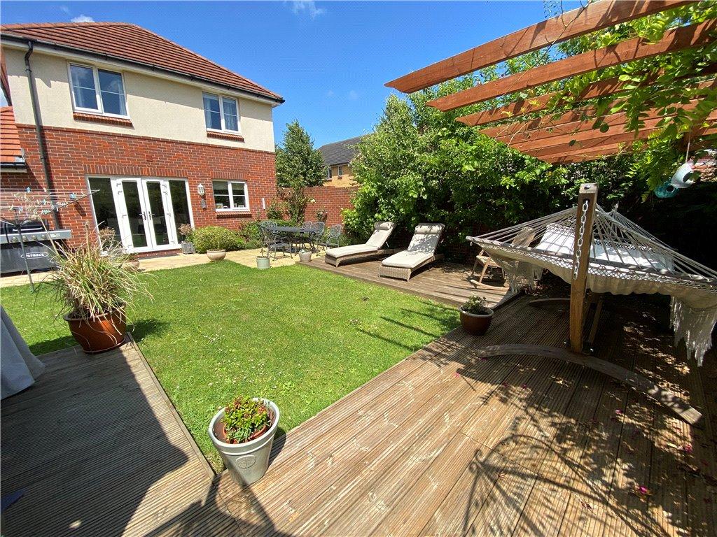 South Downs Rise, Havant, Hampshire 3 bed detached house for sale £
