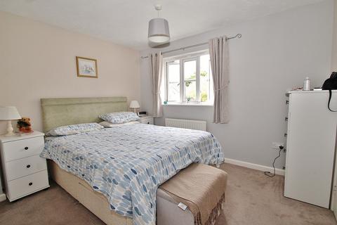 94 Eton Close, Witney, OX28 3GB