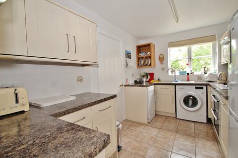 94 Eton Close, Witney, OX28 3GB
