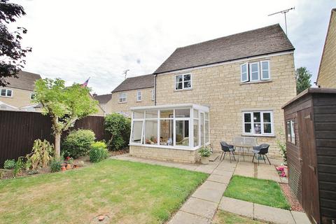 94 Eton Close, Witney, OX28 3GB