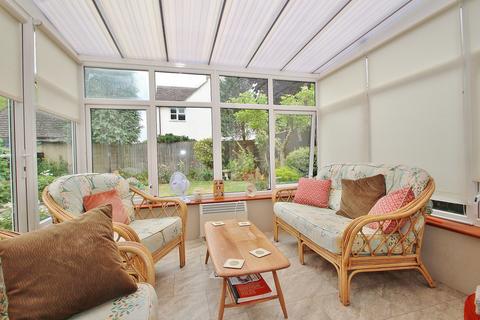 94 Eton Close, Witney, OX28 3GB