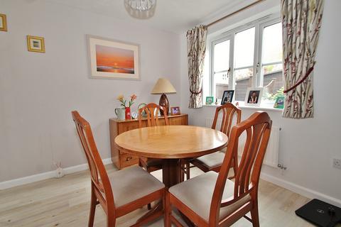 94 Eton Close, Witney, OX28 3GB