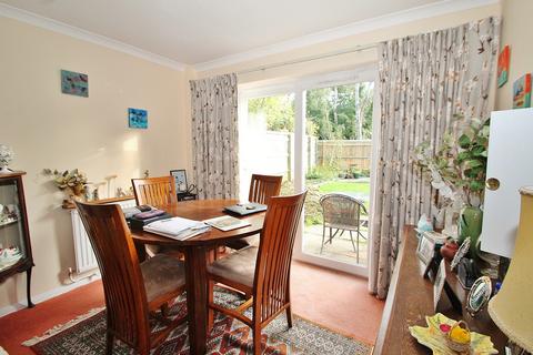 25 Burwell Meadow, Witney, OX28 5JG